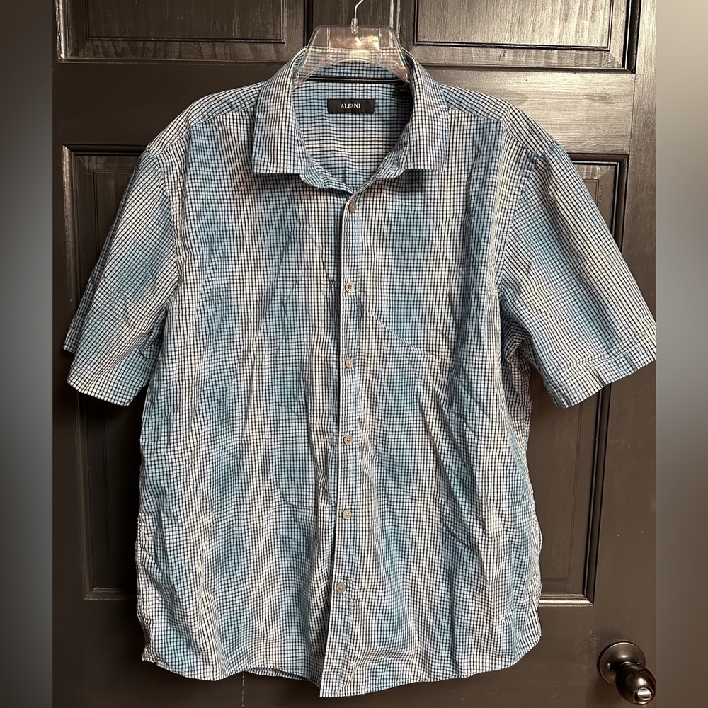 Alfani Men’s Size XL Short Sleeve Button Down Shirt Shades of Blue Check Design